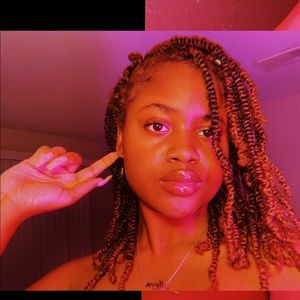 Meet your Posher, Nia